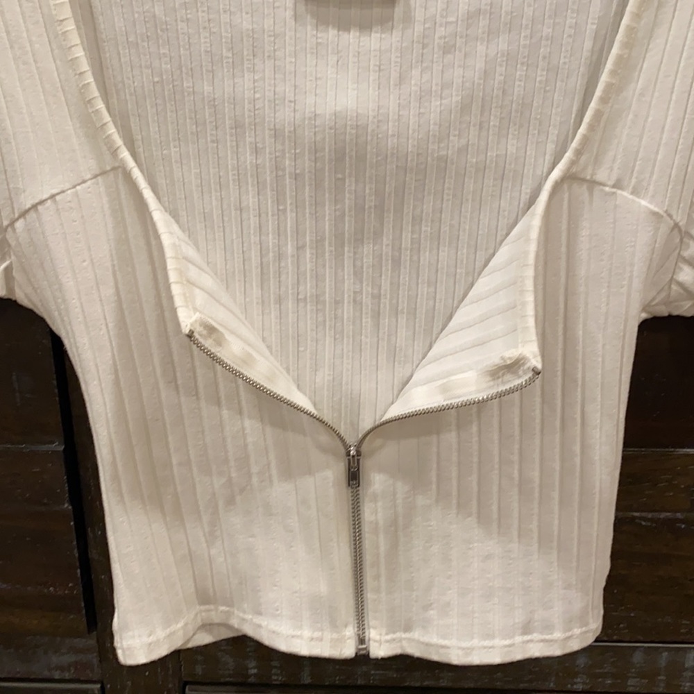 Tally Weill white zip up crop top, size small - Picture 3 of 4